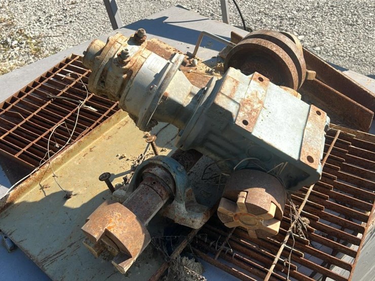 #4714-•-16’x16’-clemco-abrasive-blast-room-image-25