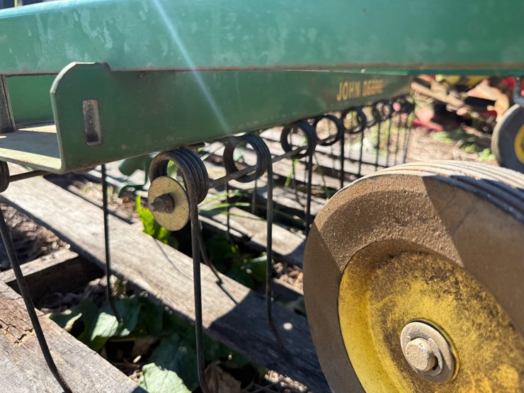 #49-•-#1004-•-john-deere-pine-straw-rake-image-3