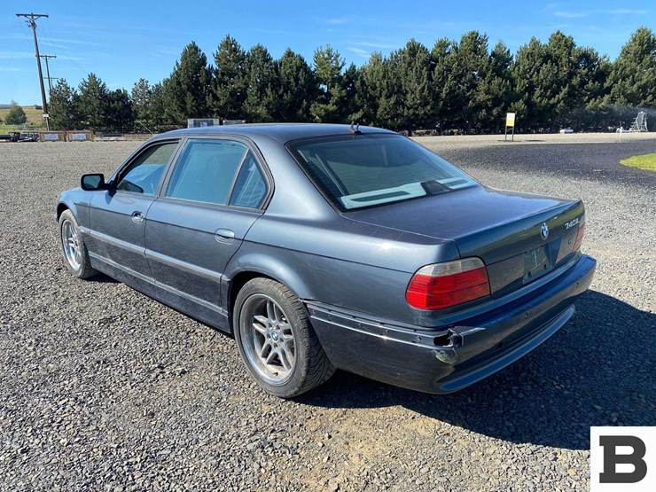 2001-bmw-740-sedan-image-3