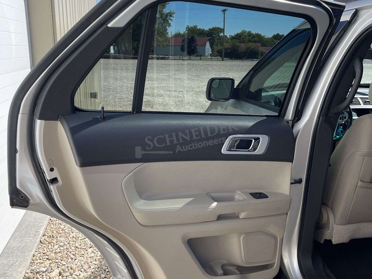 2013-ford-explorer-image-46