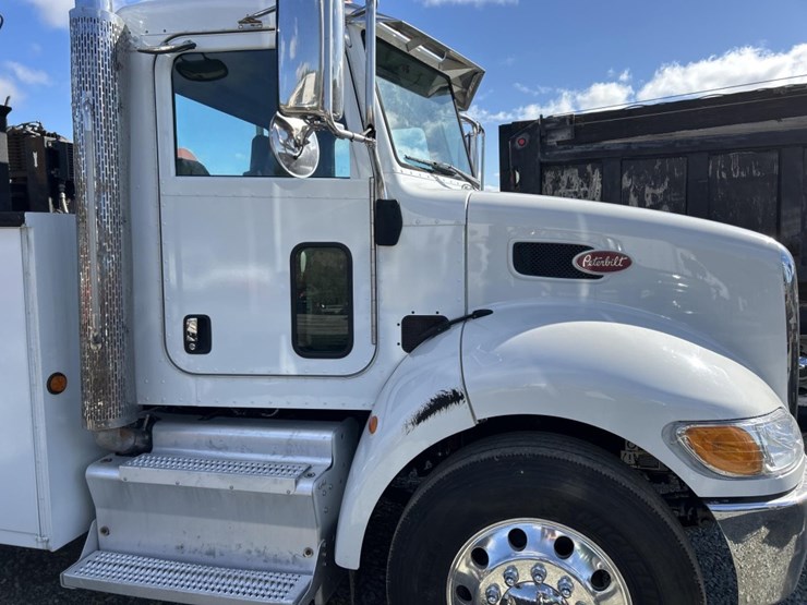 2017-peterbilt-337-image-15