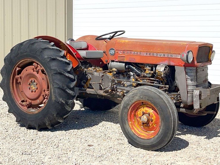 massey-ferguson-135-image-1