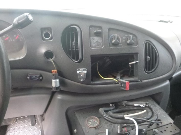 2008-ford-e450-image-11