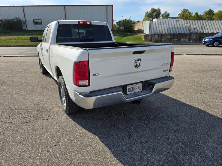 2020-ram-1500-classic-image-11