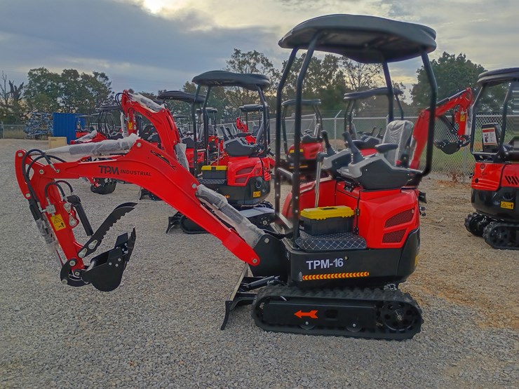 #l57-001-•-2025-tpm-16-mini-excavator-(gasoline)-image-1