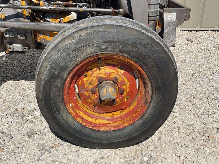 massey-ferguson-135-image-29