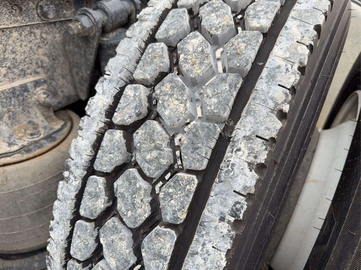 2012-freightliner-cascadia-113-image-29