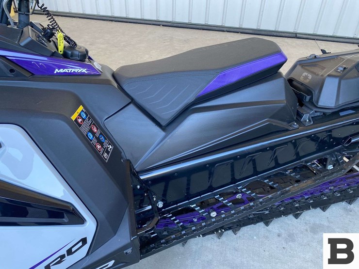 2022-polaris-matrix-pro-rmk-850-165"-snowmobile-image-14