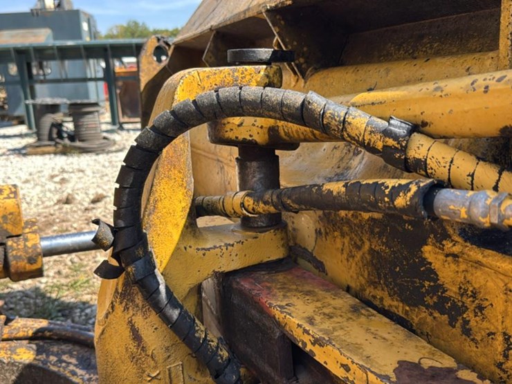 caterpillar-d4h-image-27