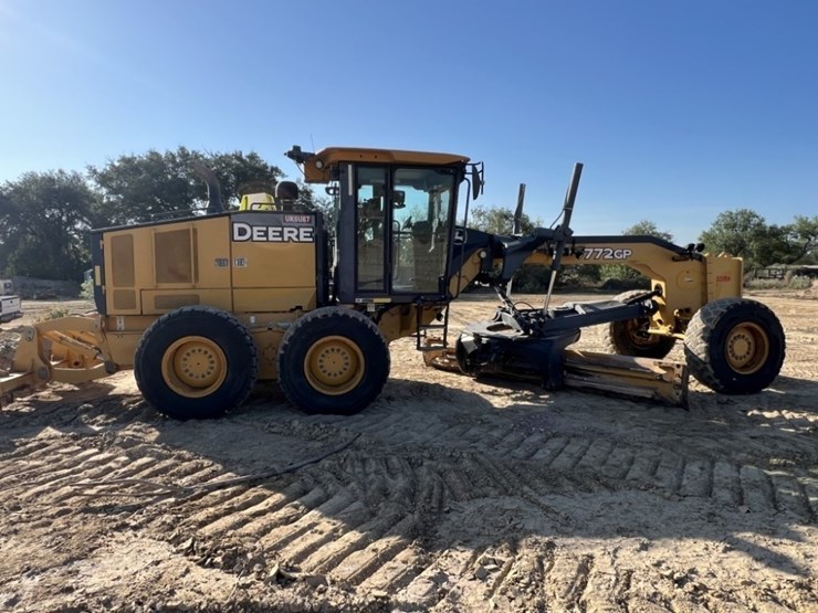 2011-deere-772gp-image-6