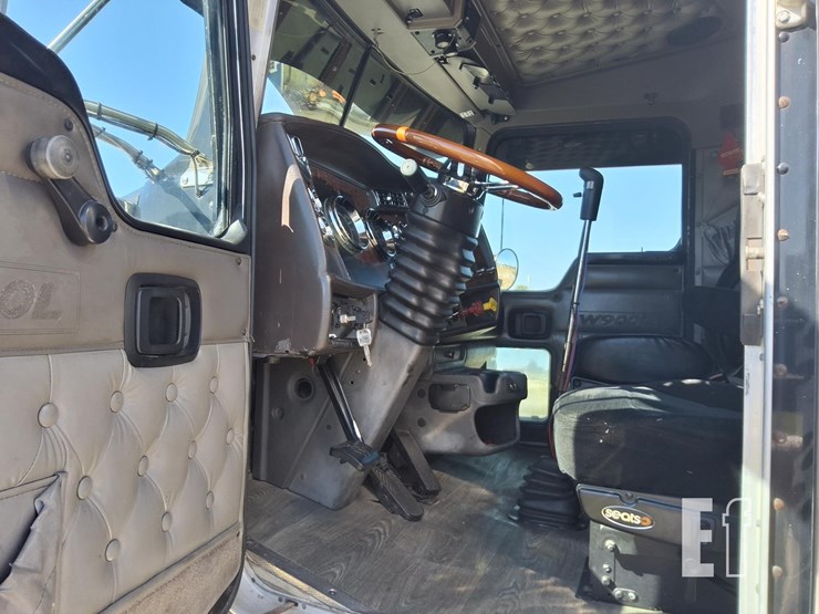 2005-kenworth-w900-image-16