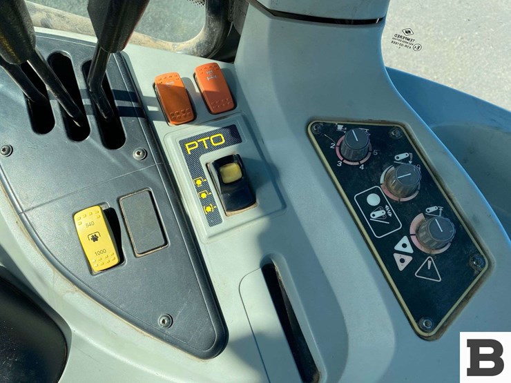 2012-massey-ferguson-5475-image-75