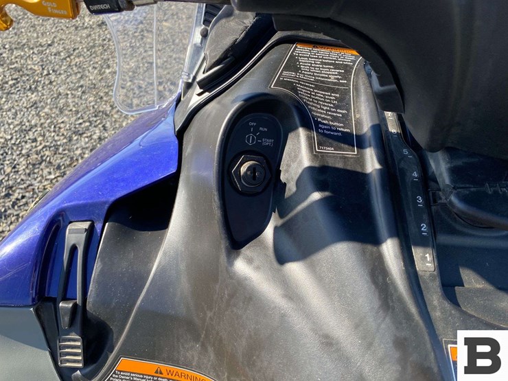 2005-polaris-rocky-mountain-king-snowmobile-image-15