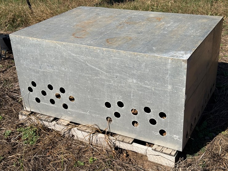 #54-•-#1009-•-aluminum-dog-box-image-4