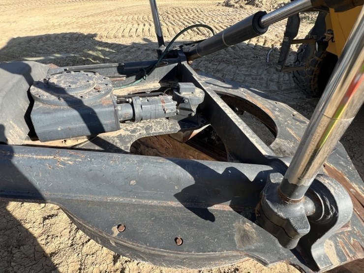 2011-deere-772gp-image-15