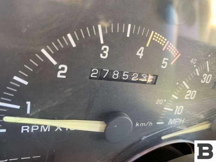 1993-gmc-suburban-image-31