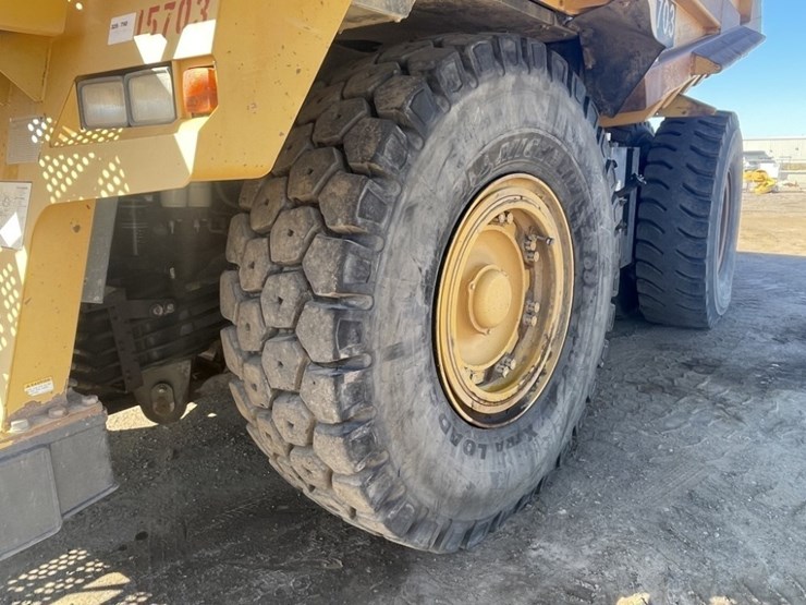 2015-komatsu-hd605-7e0-image-9