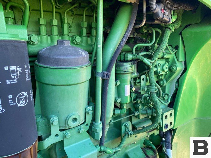 2011-john-deere-8285-tractor-image-46