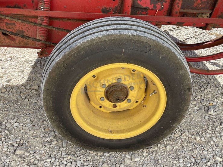 new-holland-275-image-26