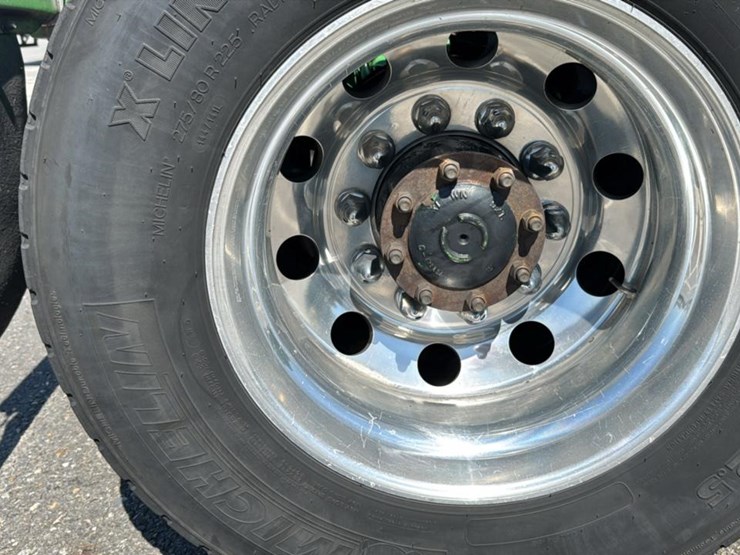 2023-peterbilt-579-image-24