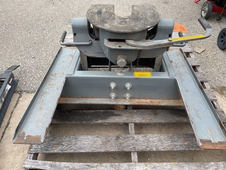 #8508-•-5th-wheel-hitch-(o3)-image-3