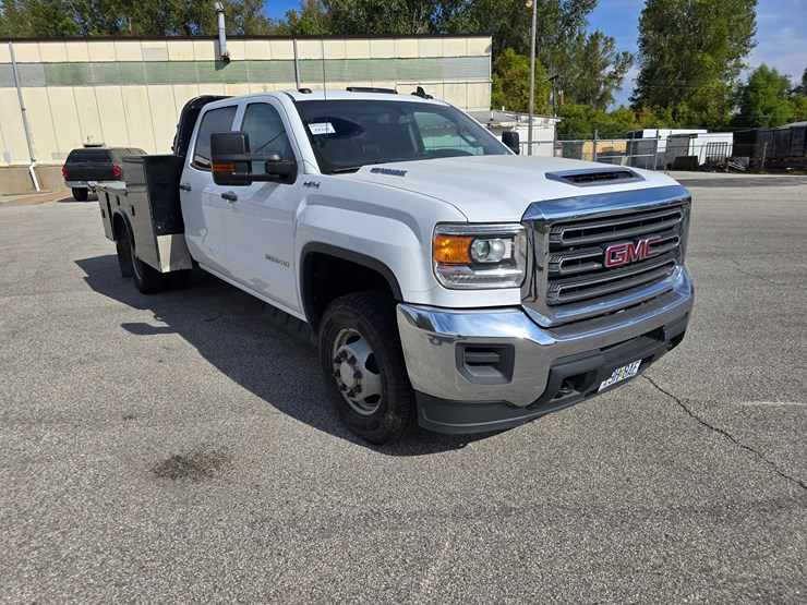 2017-gmc-sierra-3500-image-34