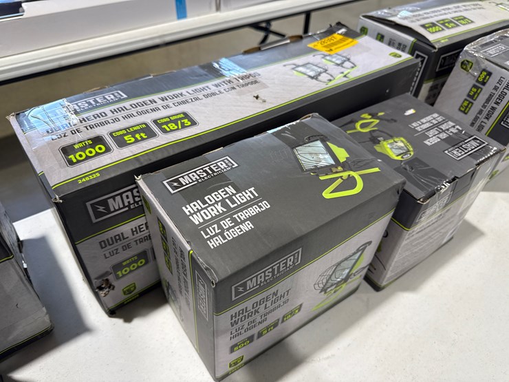 #28397-•-lot-of-master-electrician-halogen-work-lights-&-tripod-image-2