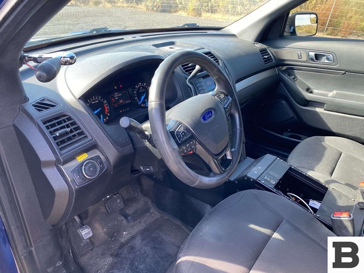 2017-ford-explorer-image-22