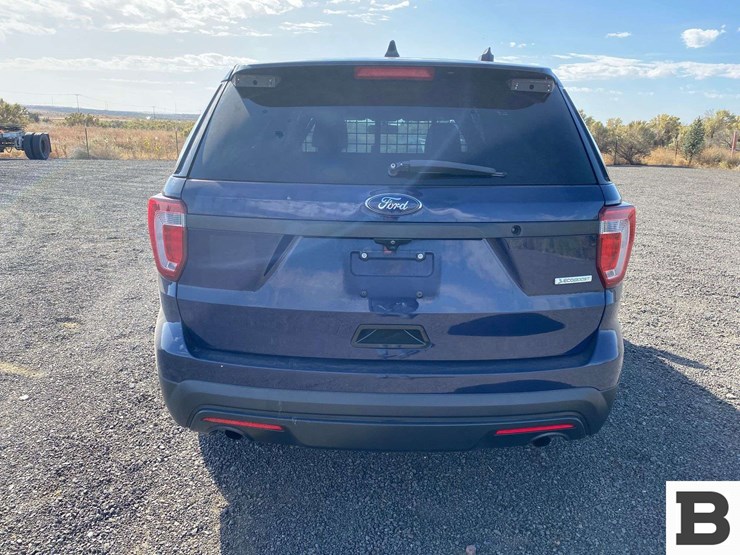 2017-ford-explorer-image-4