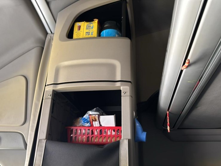 2023-peterbilt-579-image-64