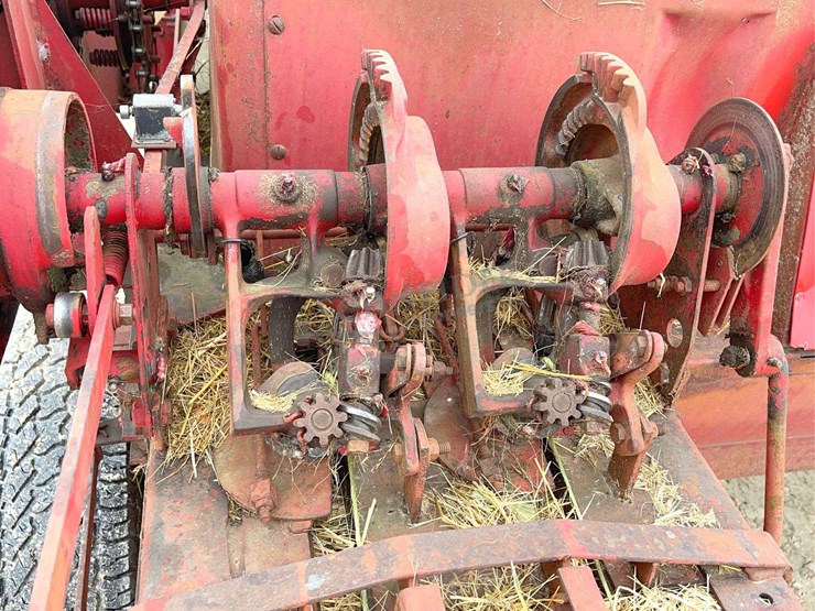 new-holland-67-image-16