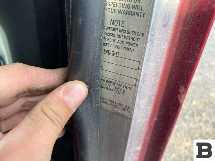 2003-peterbilt-330-image-45