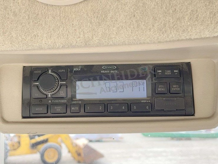 2022-john-deere-5065e-image-42