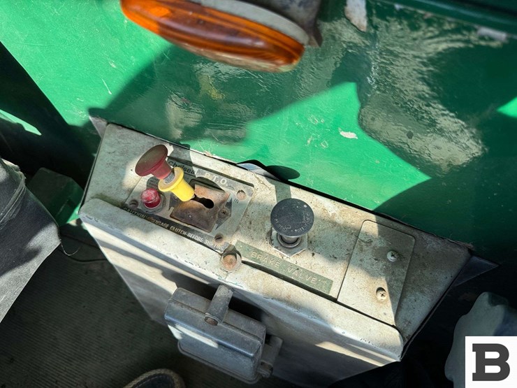 1969-mack-boom-truck-image-42