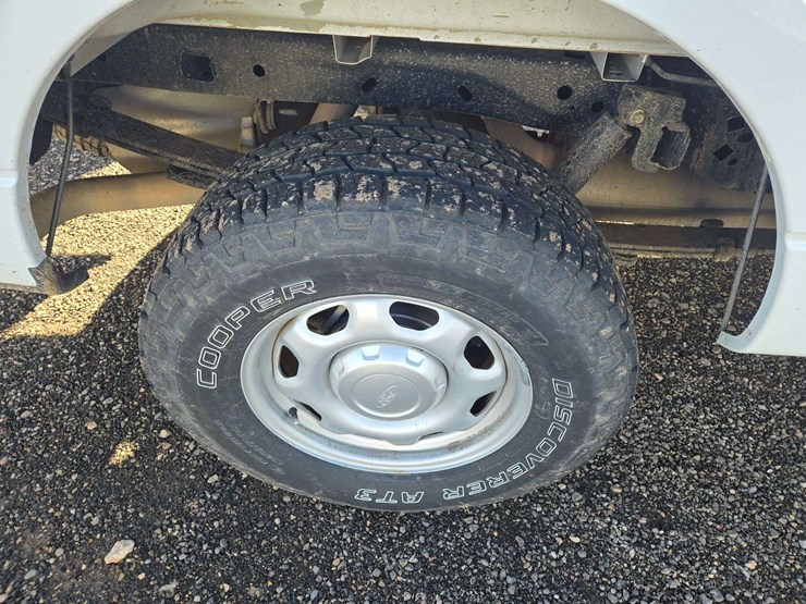 2013-ford-f150-xl-image-8