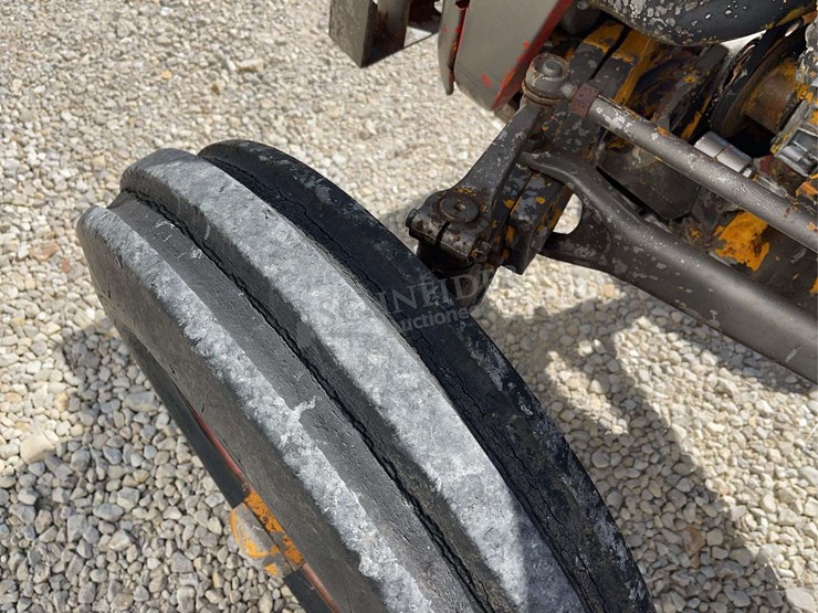 massey-ferguson-135-image-12