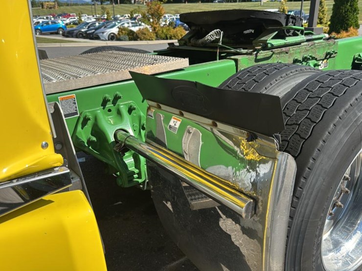 2023-peterbilt-579-image-30