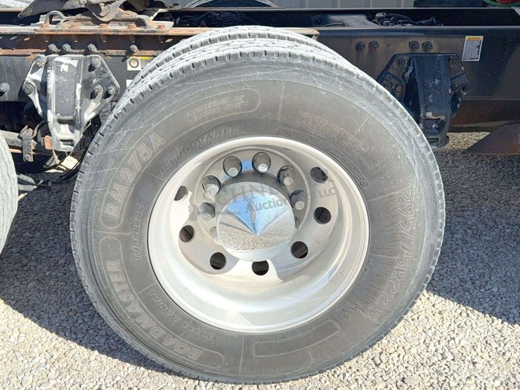 2017-peterbilt-579-image-21