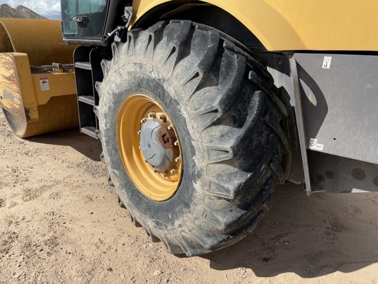 2014-volvo-sd160-vibratory-roller-image-13