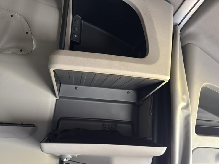 2023-peterbilt-579-image-58