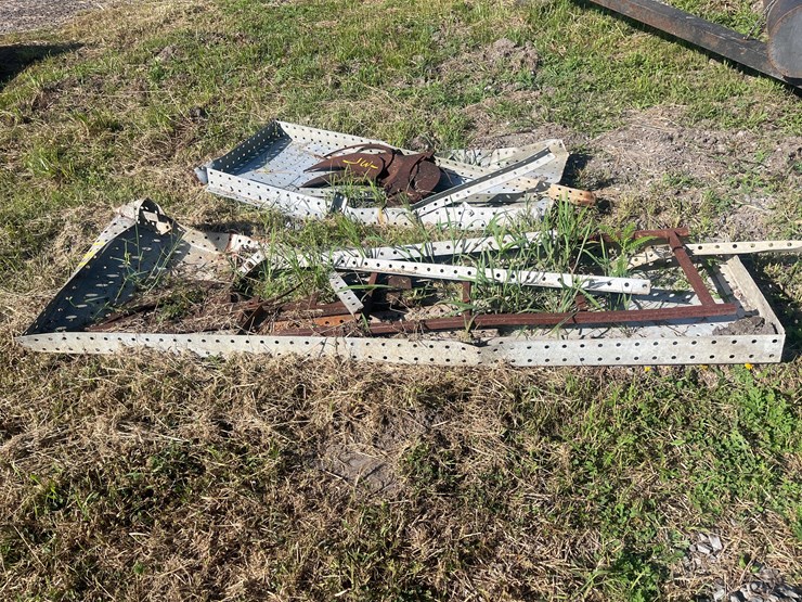 #137-•-misc-lot-of-assorted-items-image-4