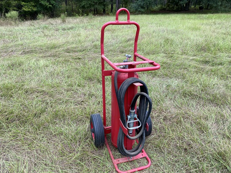 #76-•-#152-•-industrial-fire-extinguisher-with-hose-image-1