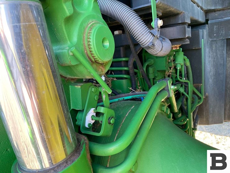 2011-john-deere-8285-tractor-image-34