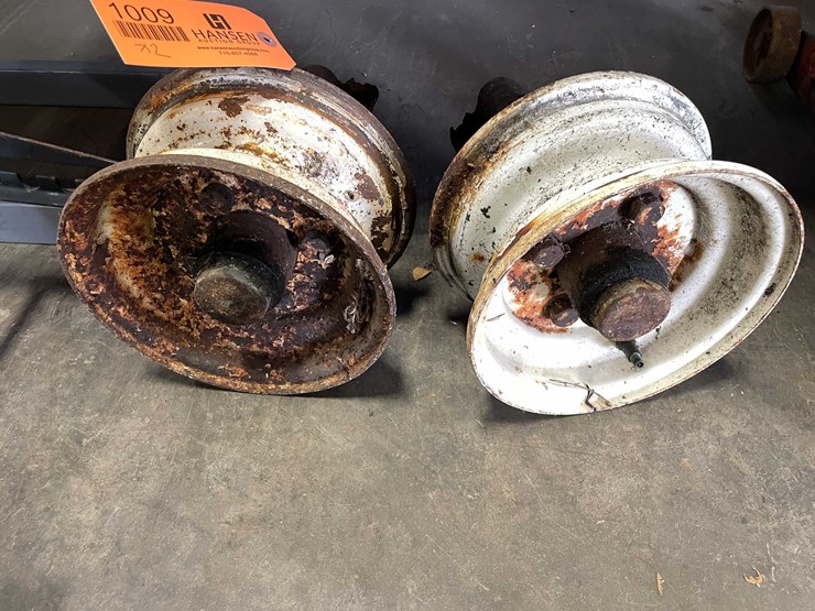 #8516-•-(2)-4-lug-axle-hubs-and-spindles-(cw)-image-1