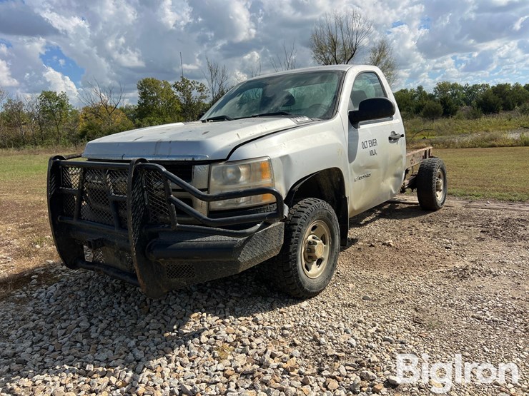 2010-chevrolet-silverado-2500-image-1