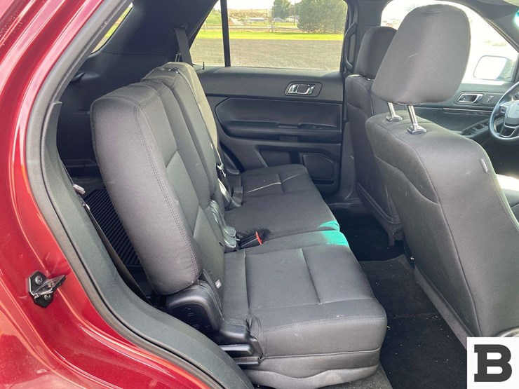 2016-ford-explorer-image-17