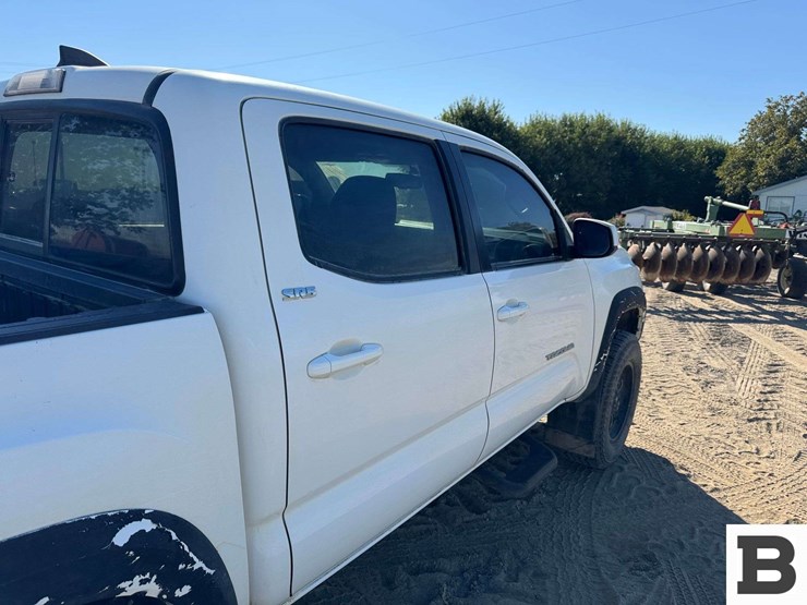 2017-toyota-tacoma-image-22