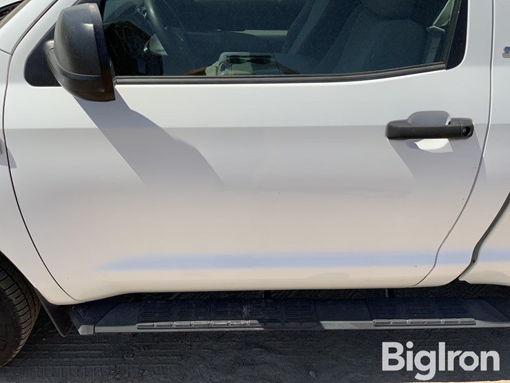 2013-toyota-tundra-sr5-image-16