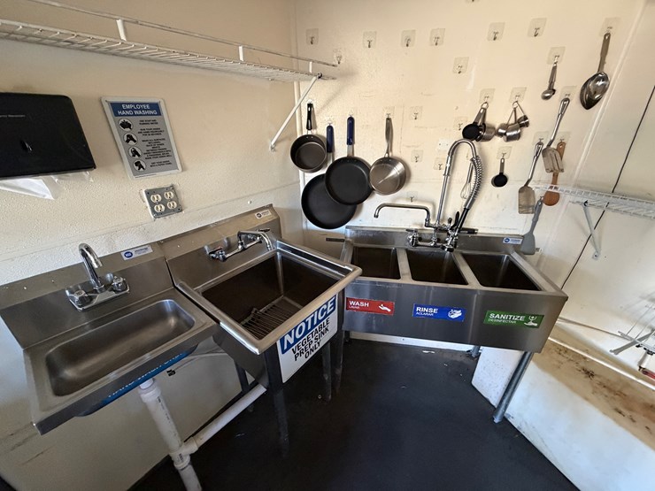 #17-•-#100a-•-food-trailer-image-15