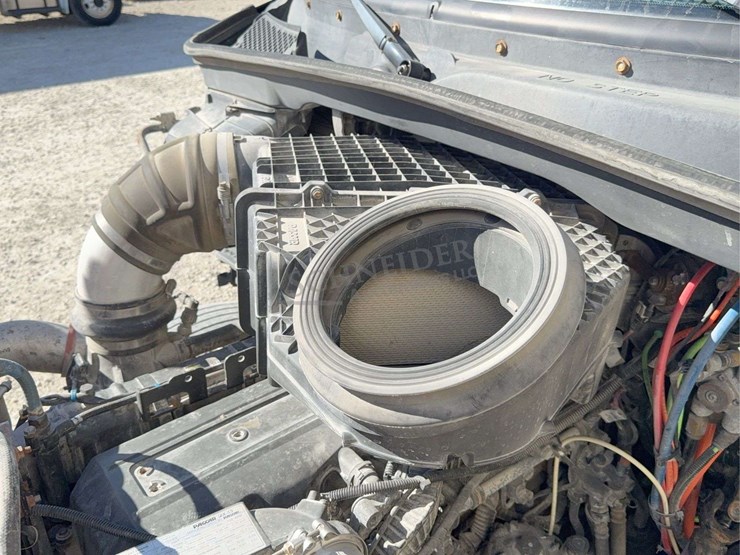 2017-peterbilt-579-image-52